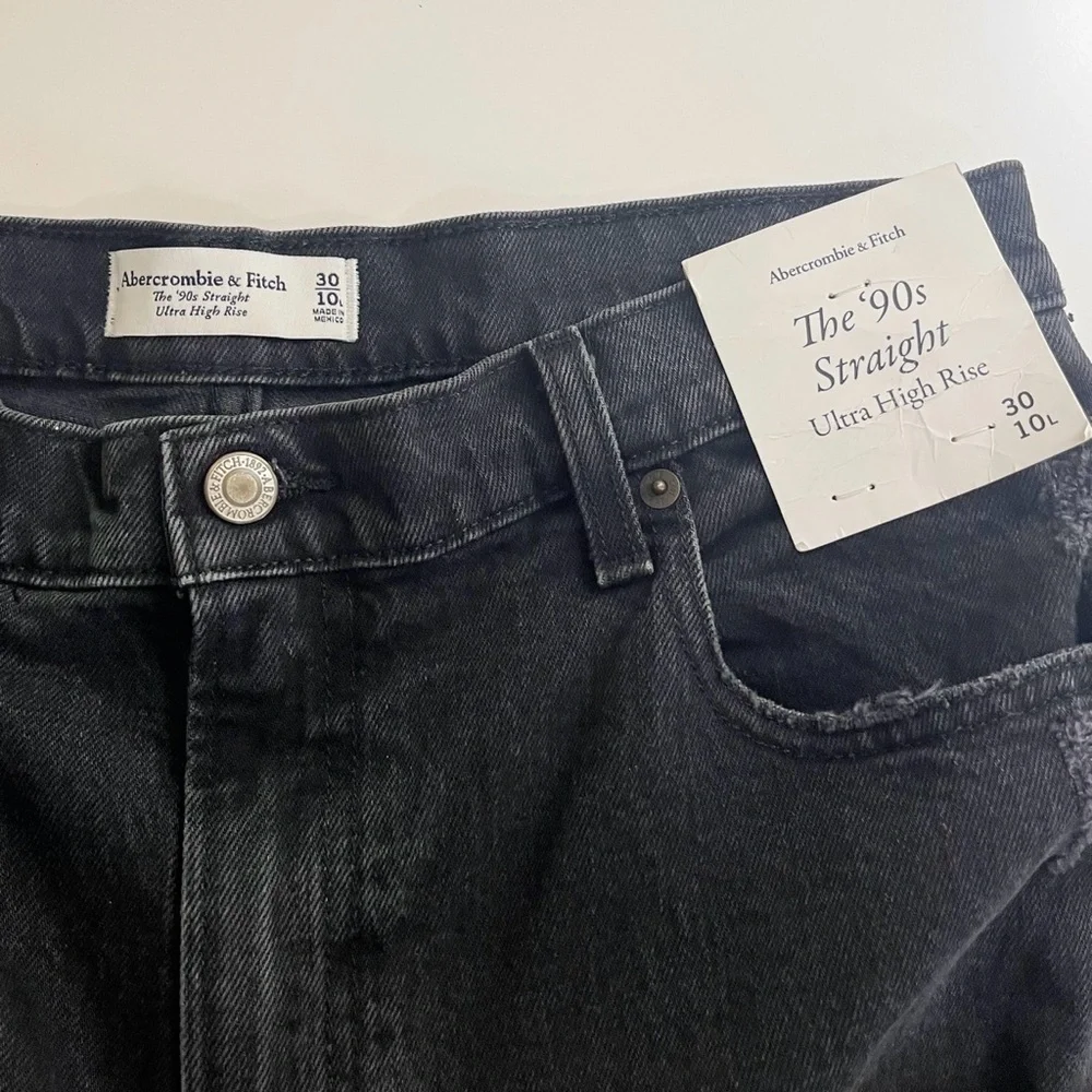 Abercrombie & Fitch A&F The 90’s Straight Ultra‎ High Rise Black Jean Size 30 L